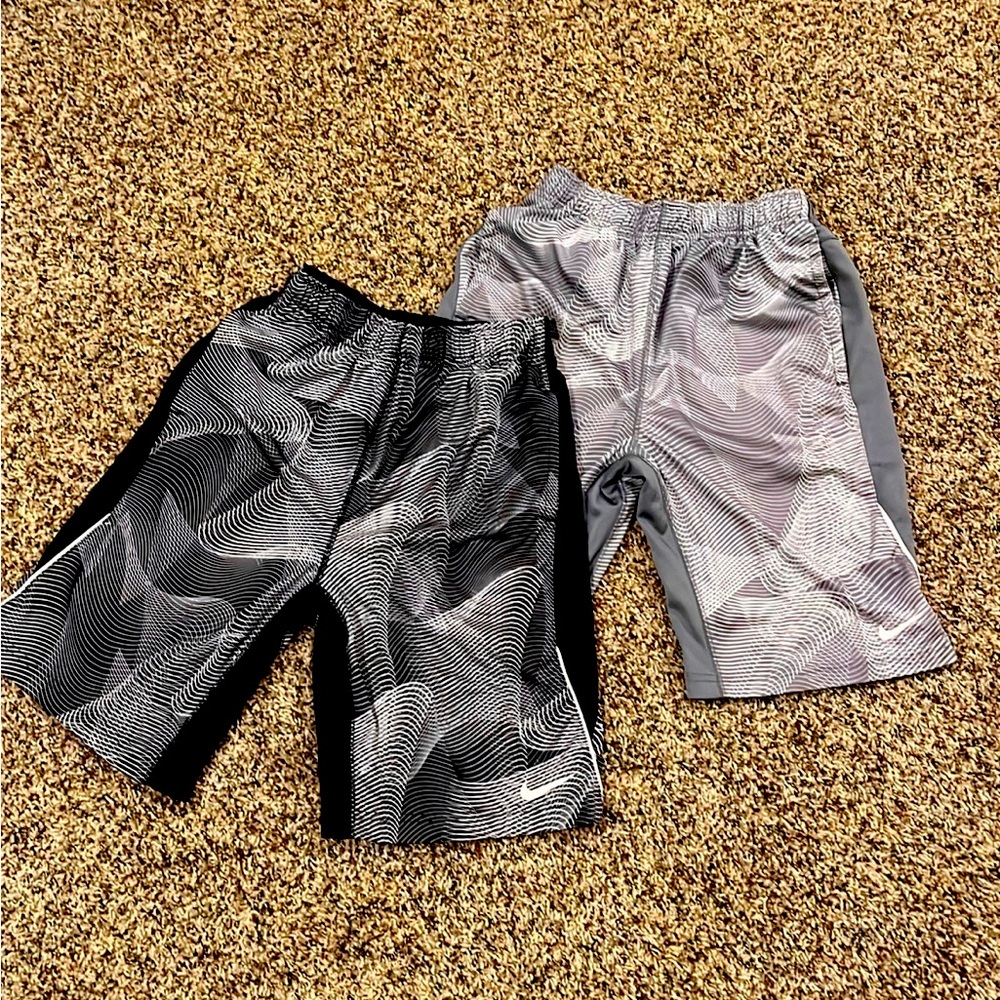 Nike youth boys shorts size Large